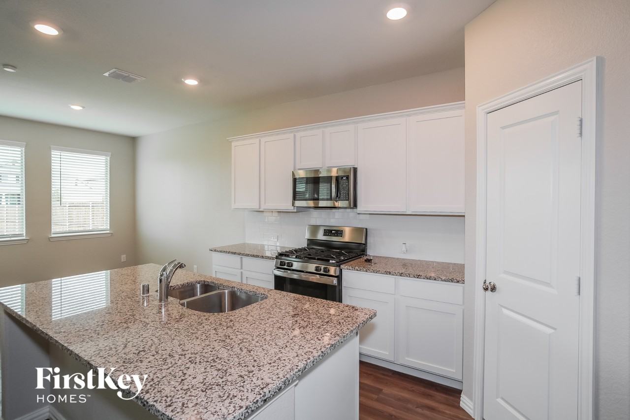 1222 Seurat Ct - Photo 4 of 15