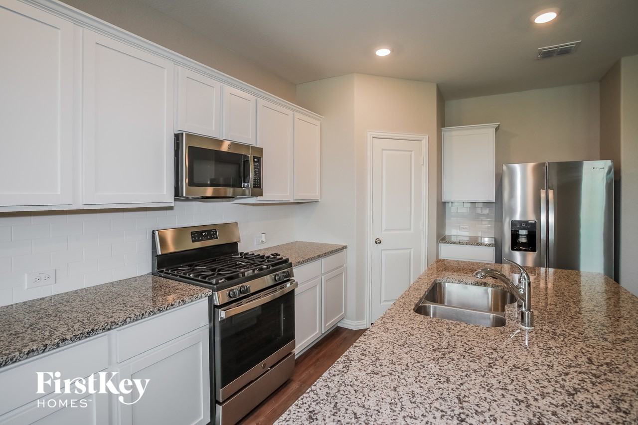1222 Seurat Ct - Photo 5 of 15