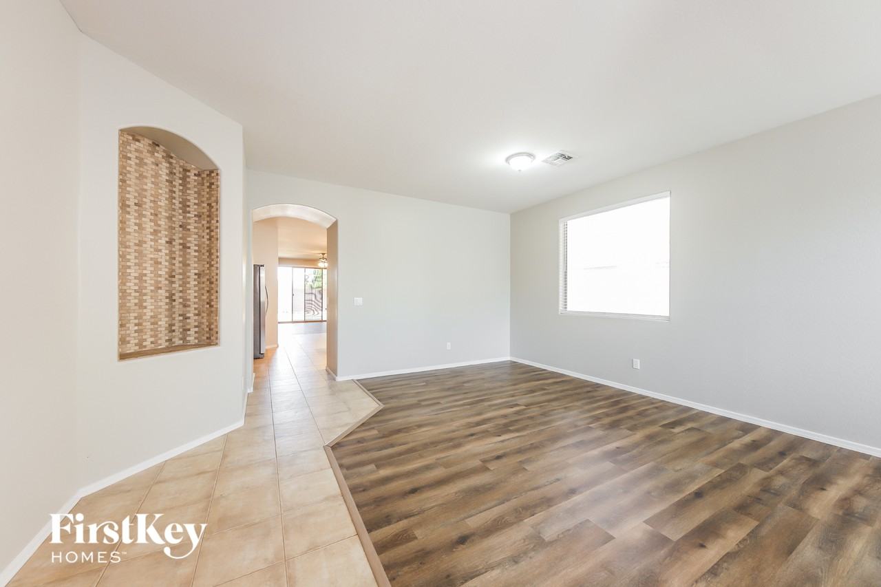 7157 W Kings Ave - Photo 3 of 15