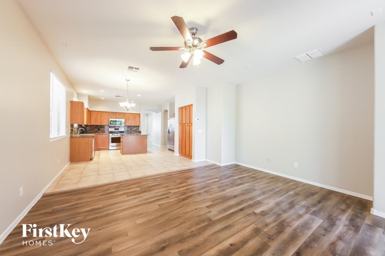 7157 W Kings Ave - Photo 5 of 15