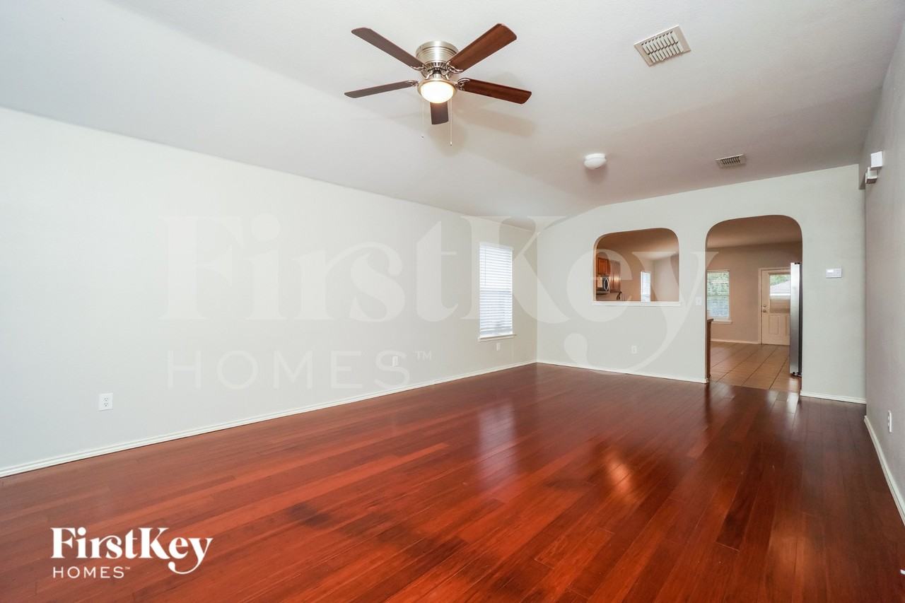 10410 Stallion Bay - Photo 4 of 16