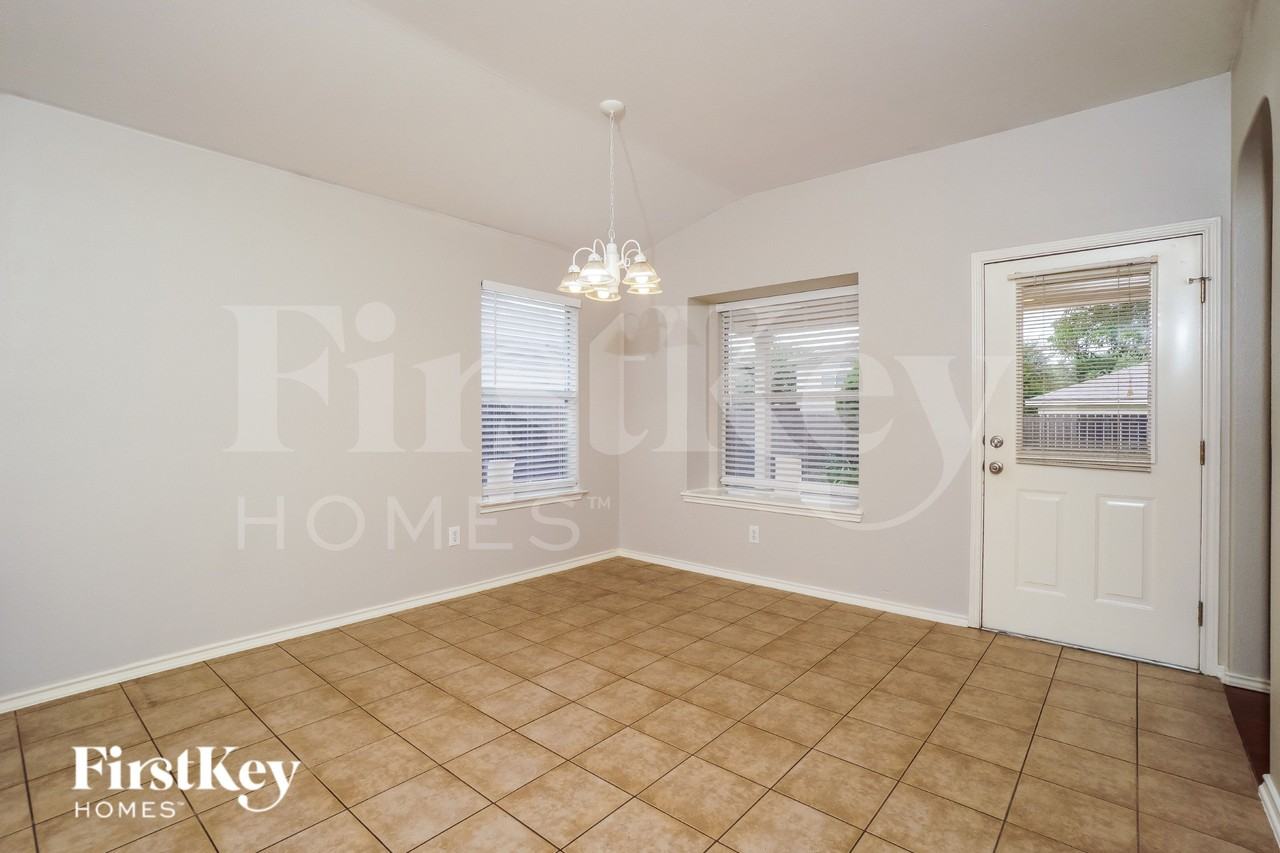 10410 Stallion Bay - Photo 5 of 16