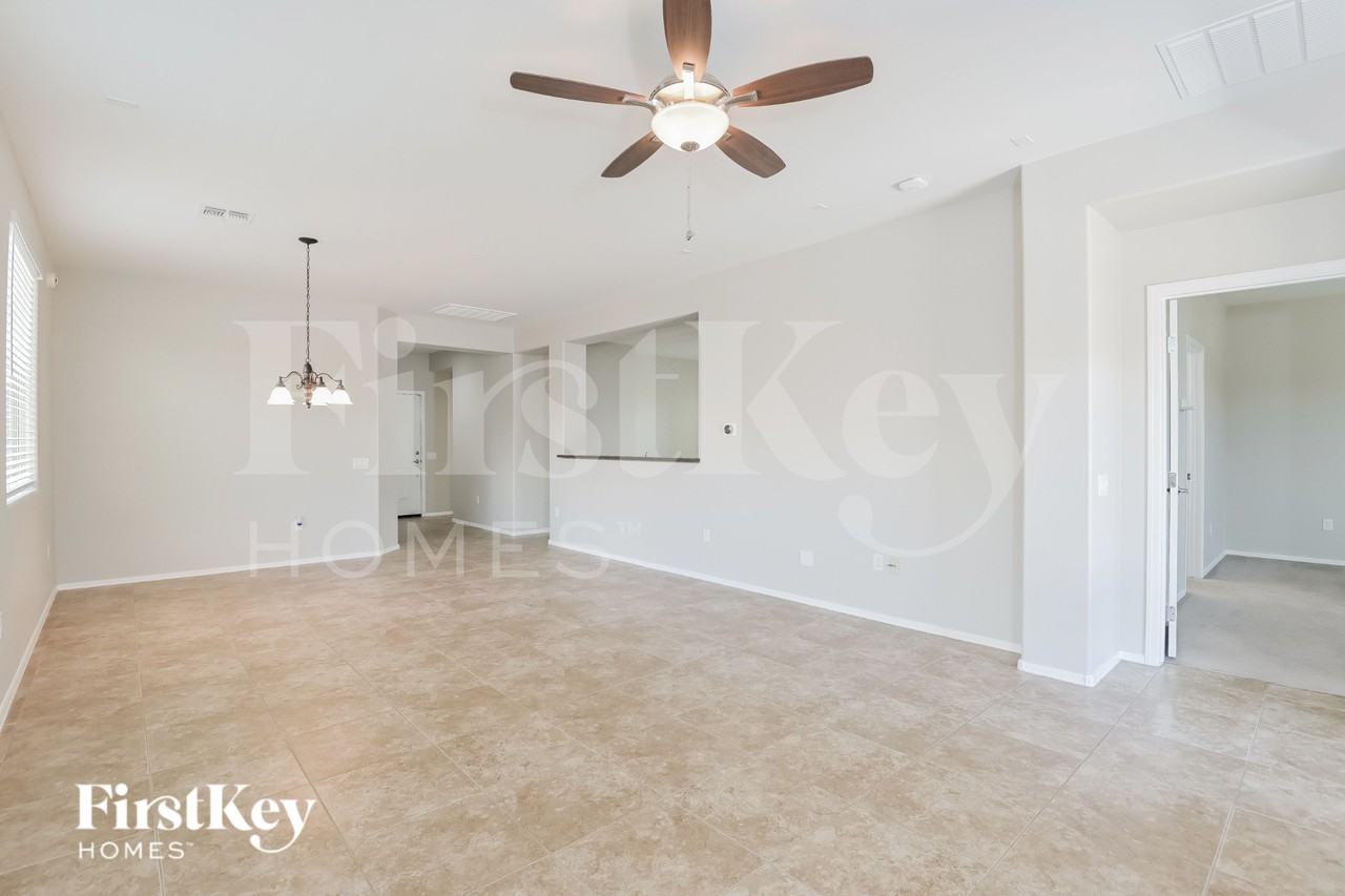 10704 E Sanctuary Ridge Ln - Photo 2 of 16