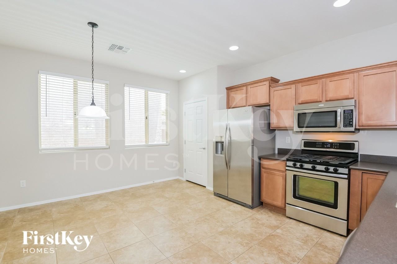 10704 E Sanctuary Ridge Ln - Photo 4 of 16