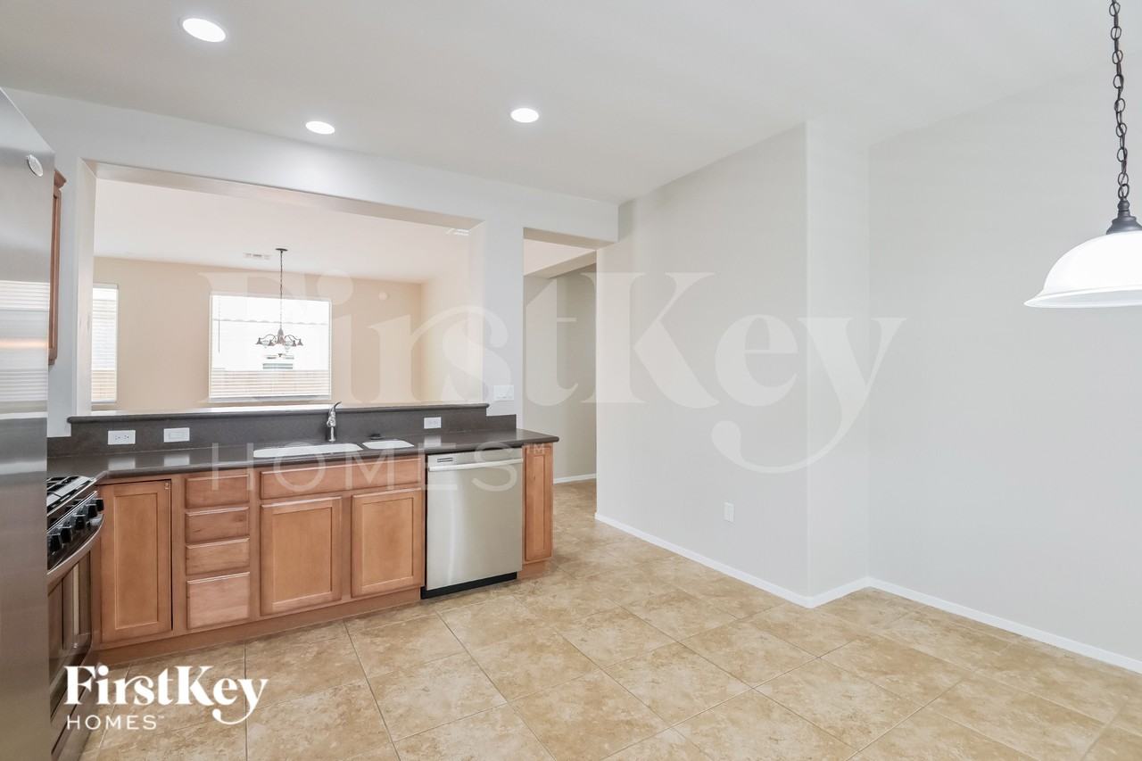 10704 E Sanctuary Ridge Ln - Photo 5 of 16