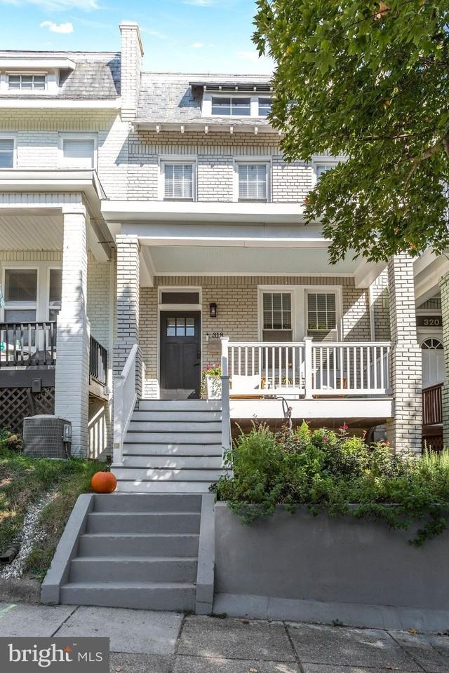 318 Todd Pl Ne - Photo 2 of 40