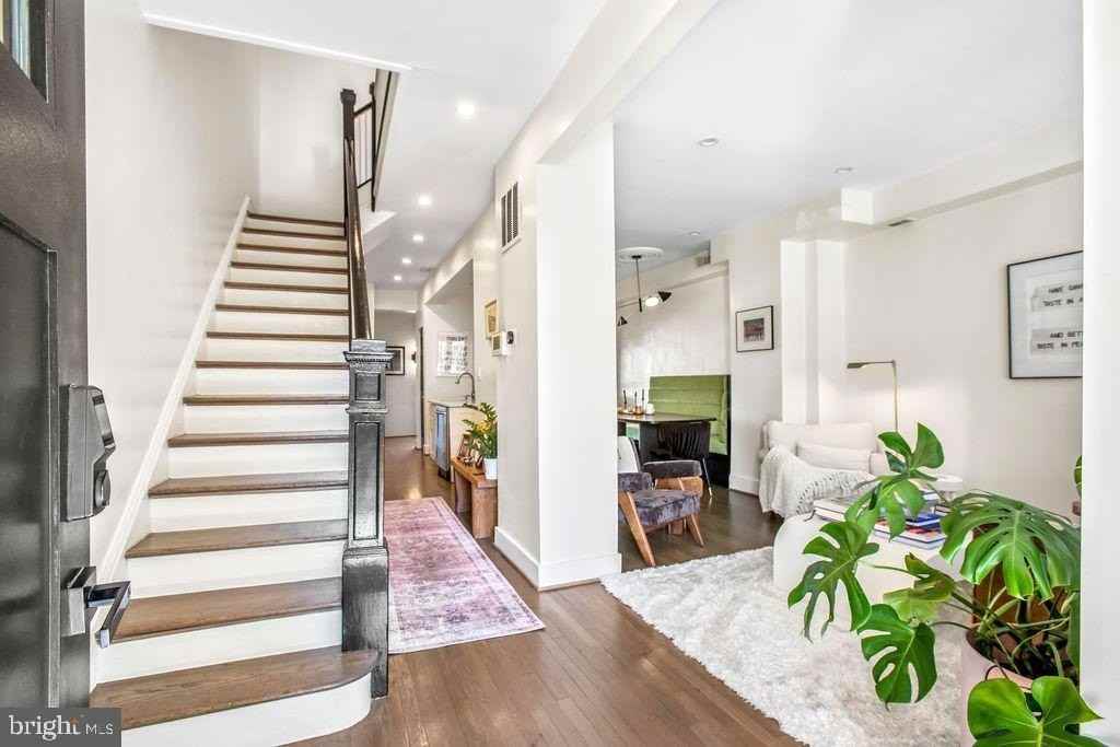 318 Todd Pl Ne - Photo 4 of 40