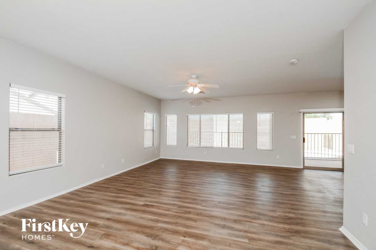 3606 N 129th Ave - Photo 5 of 15