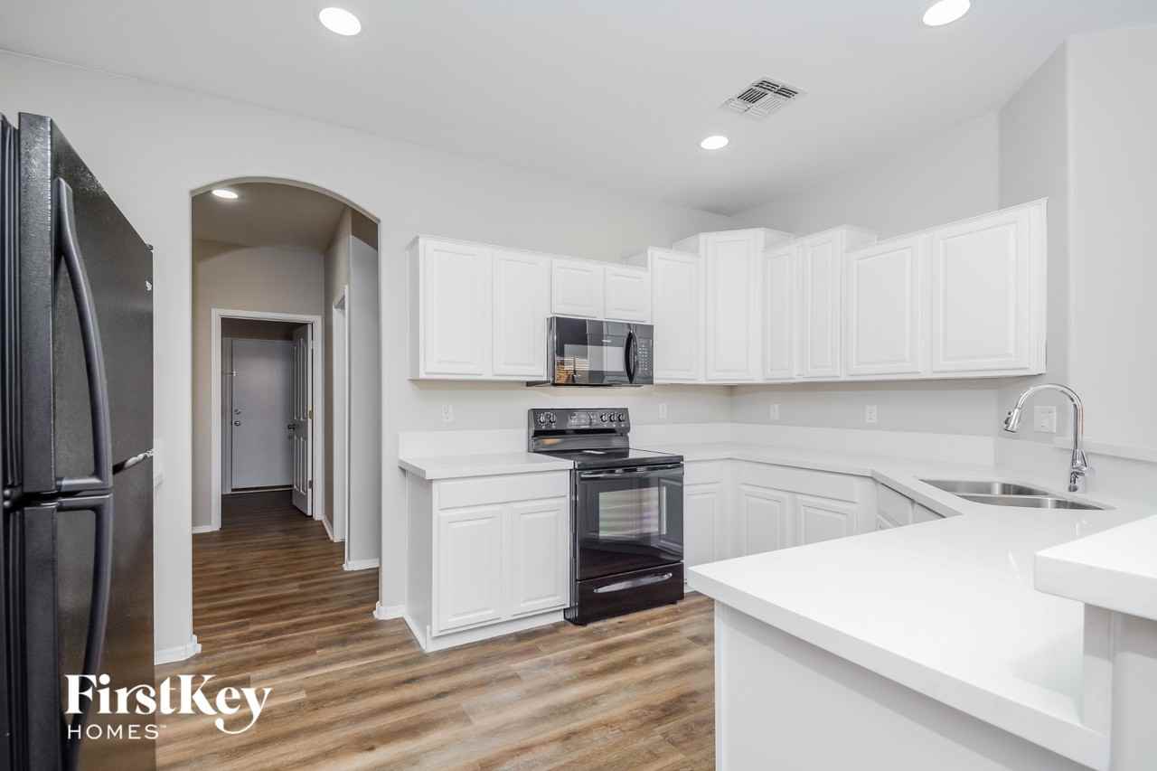 3606 N 129th Ave - Photo 6 of 15