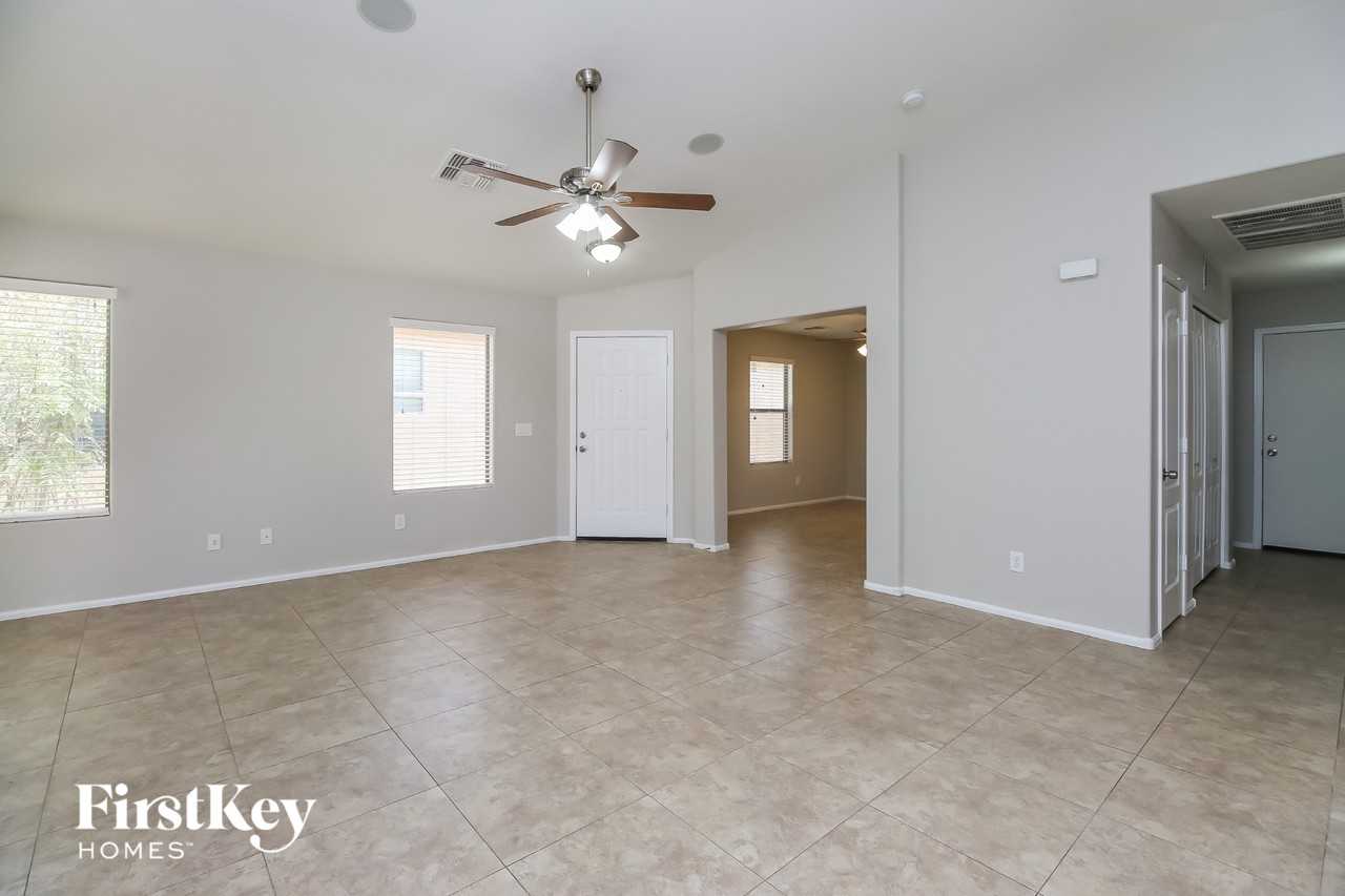4186 E Aragonite Ln - Photo 3 of 15