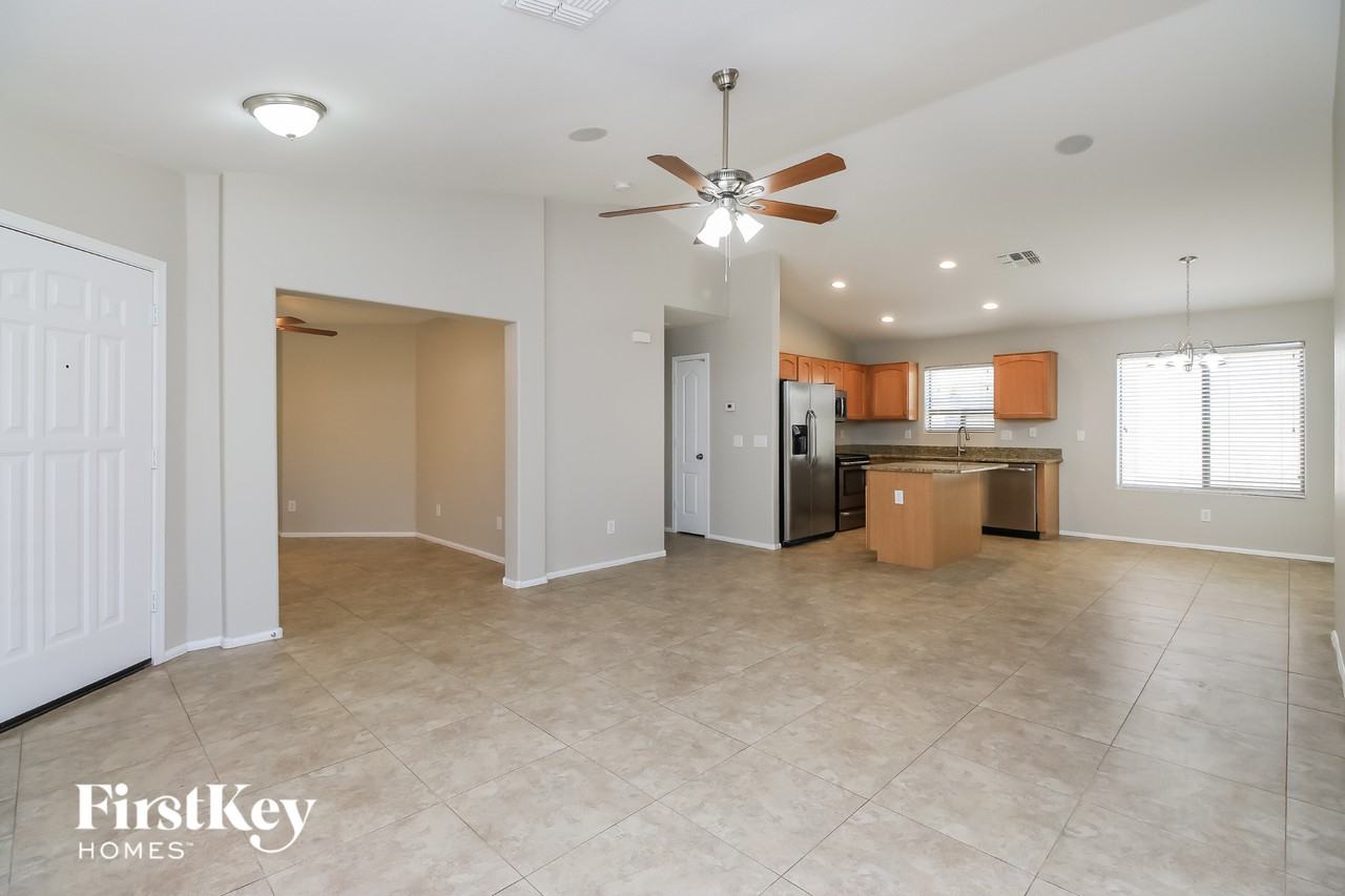 4186 E Aragonite Ln - Photo 4 of 15