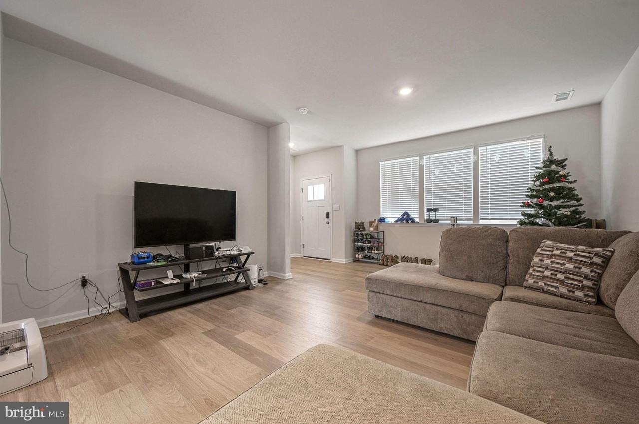 113 Ridgely Blvd - Photo 4 of 12