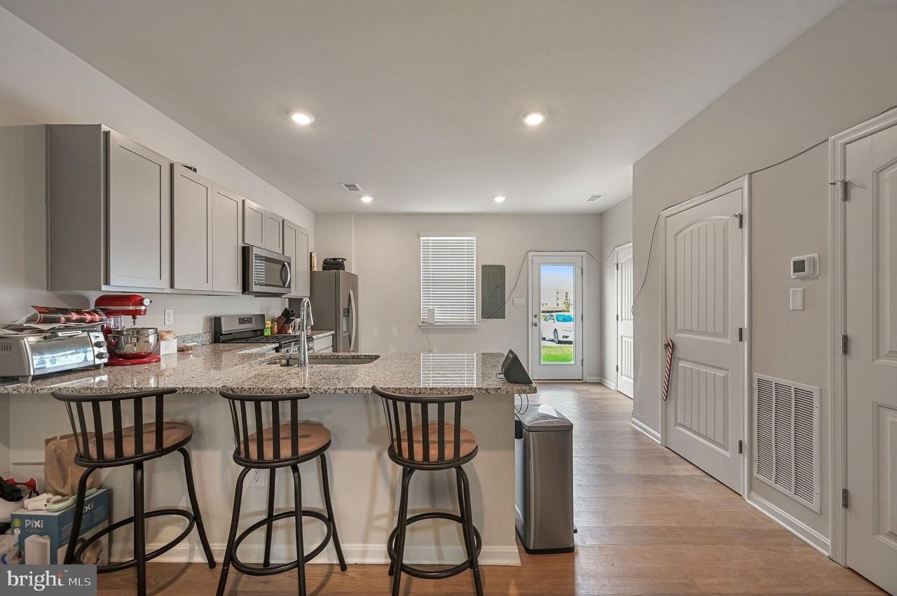 113 Ridgely Blvd - Photo 5 of 12