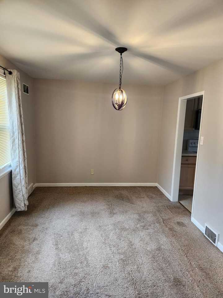 113 Fairfax Blvd - Photo 3 of 13