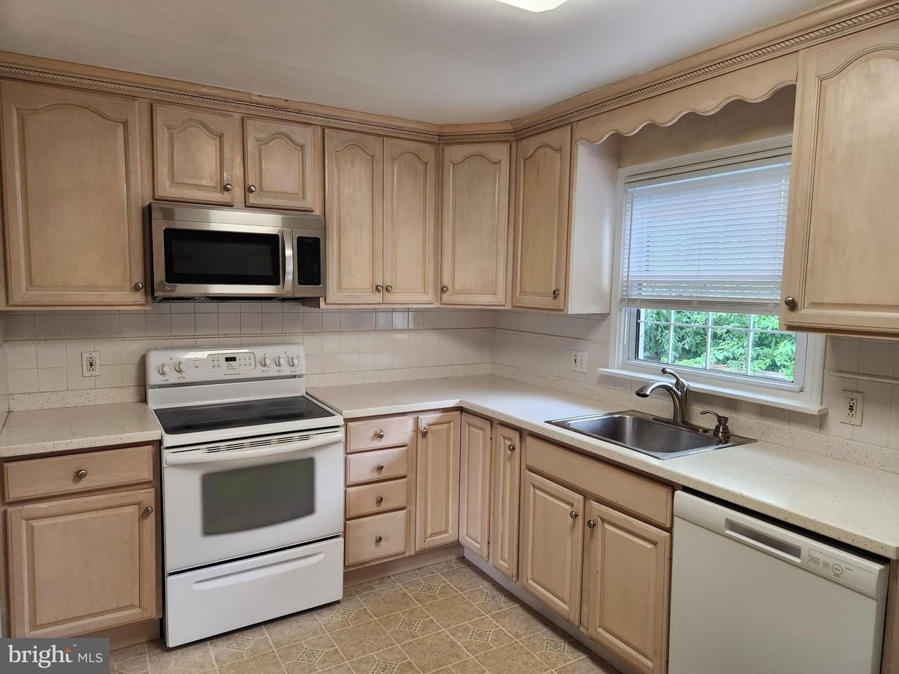 113 Fairfax Blvd - Photo 4 of 13