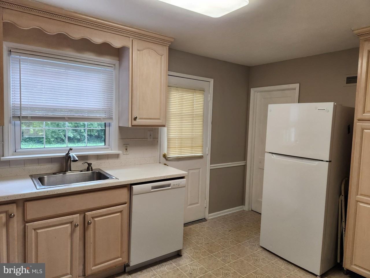 113 Fairfax Blvd - Photo 5 of 13