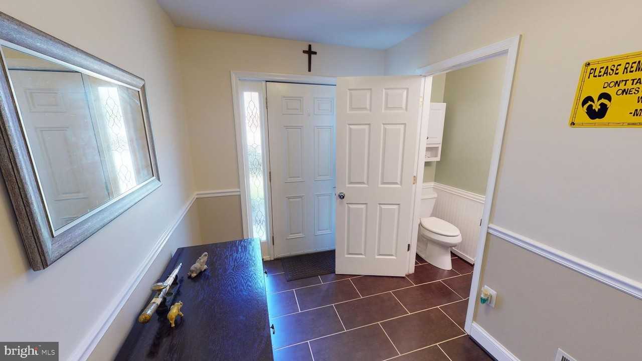 719 Summertime Dr - Photo 4 of 50