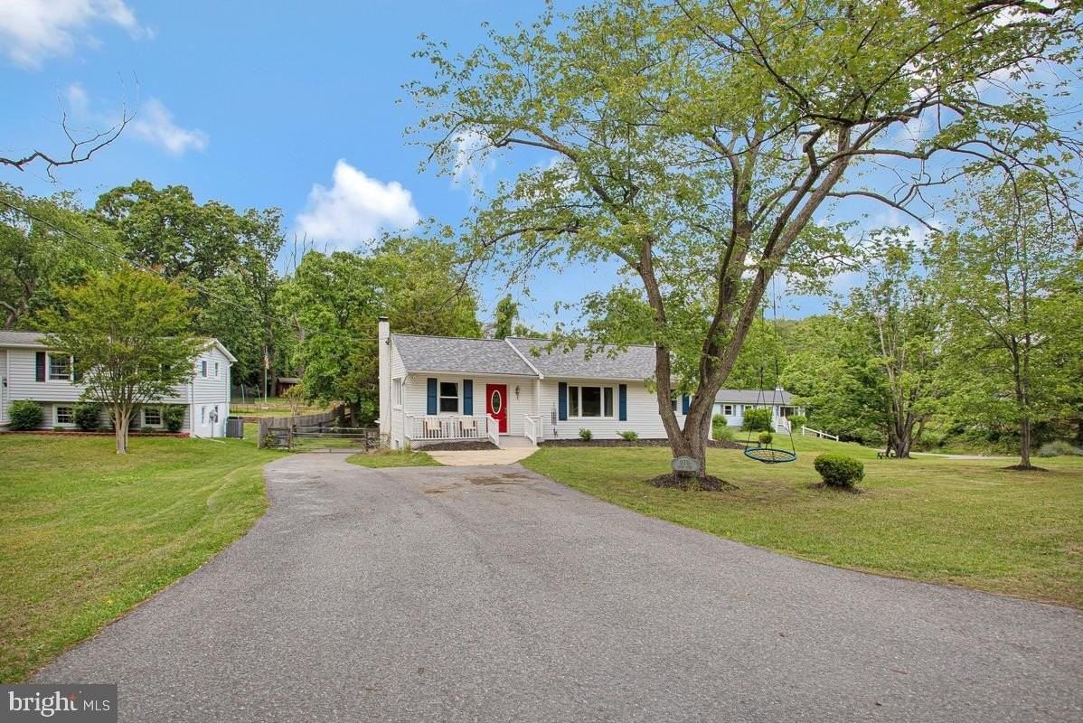 976 Shore Acres Rd - Photo 2 of 40