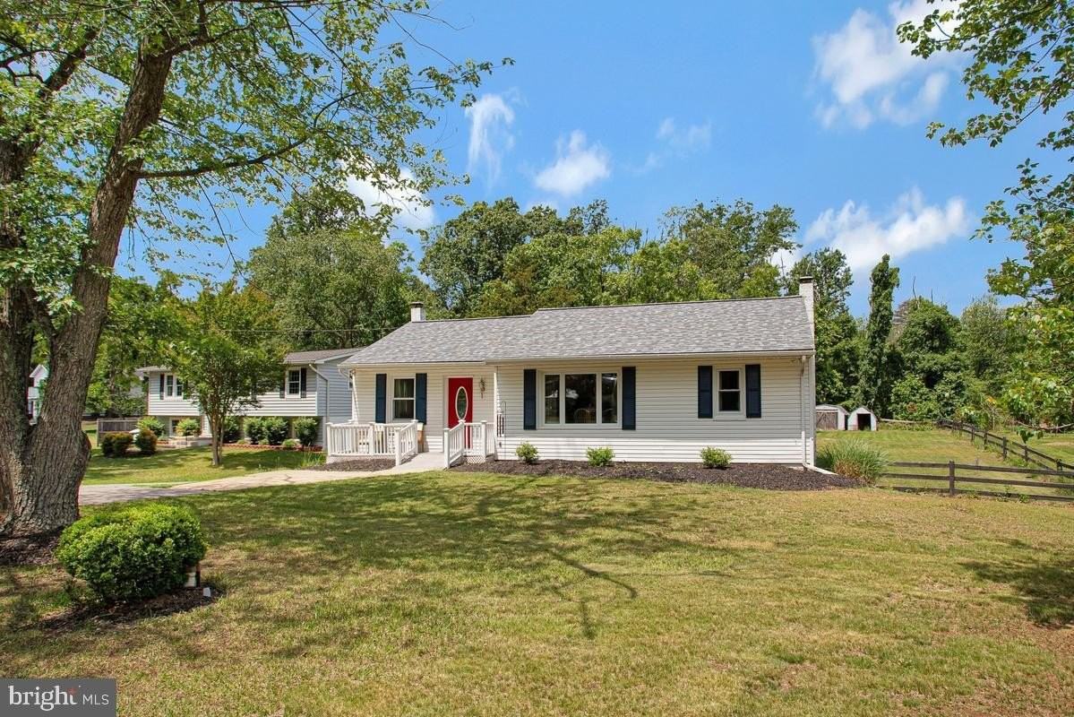976 Shore Acres Rd - Photo 4 of 40