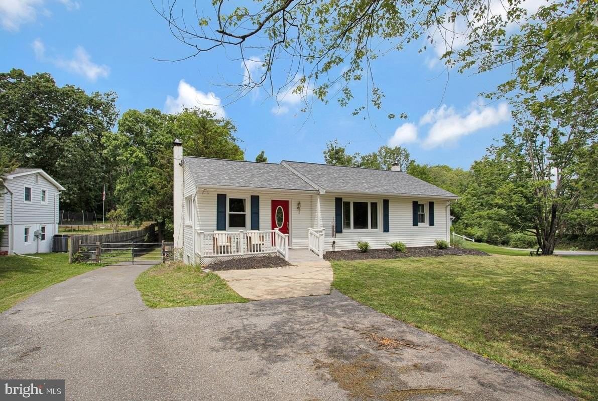 976 Shore Acres Rd - Photo 5 of 40