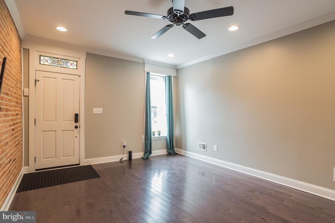 2038 Gough St - Photo 7 of 28