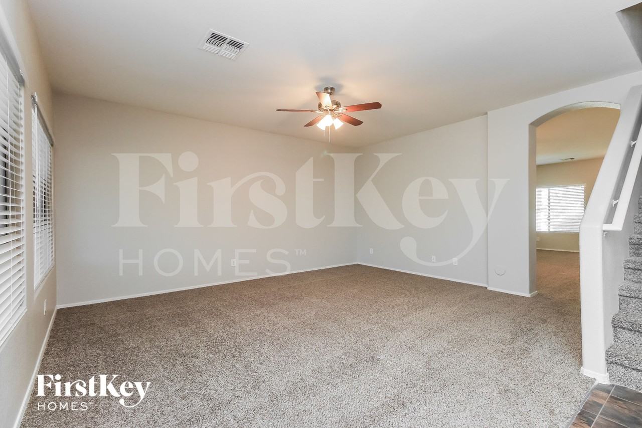 617 E Payton Cir - Photo 2 of 15