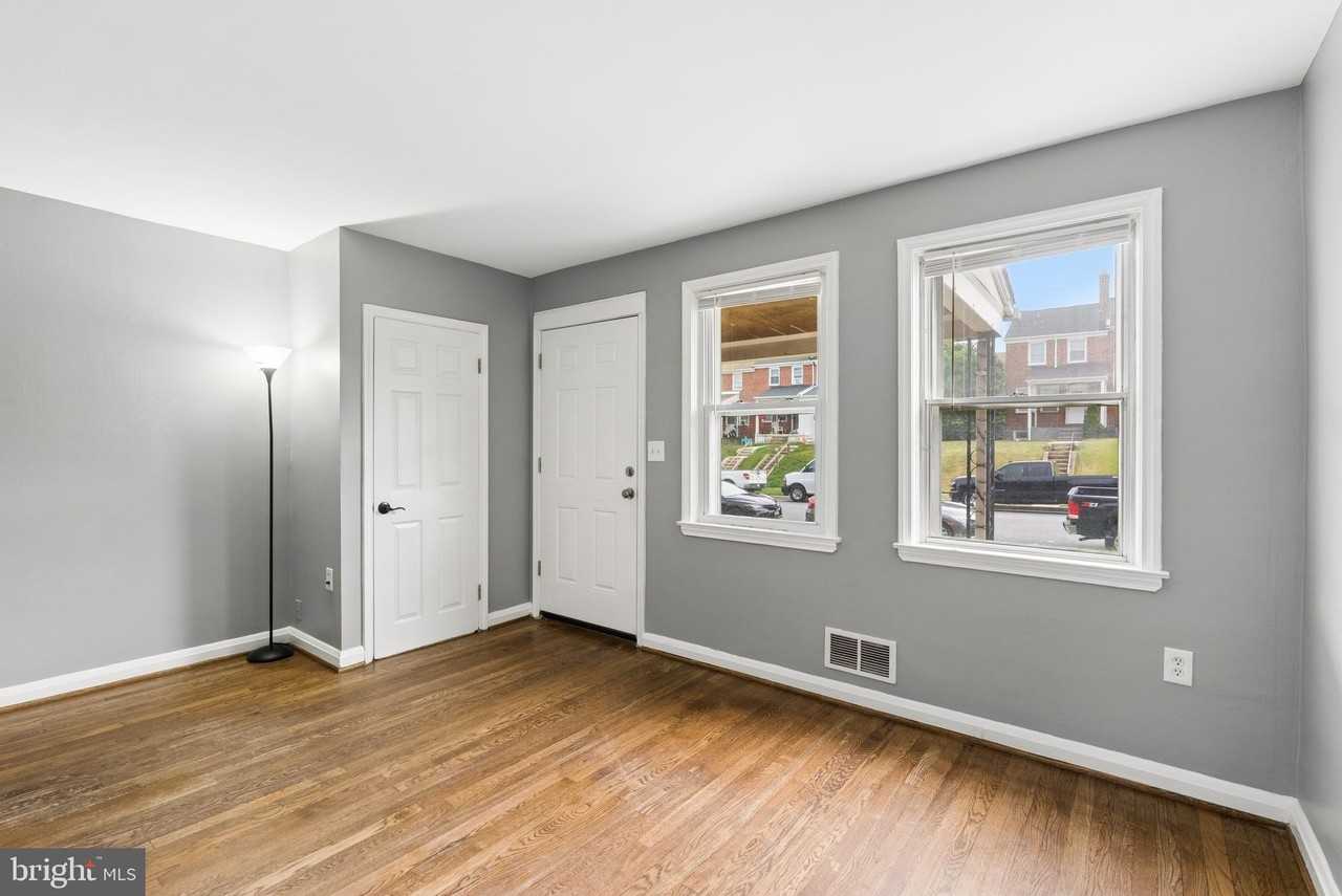 7136 Eastbrook Ave - Photo 4 of 20