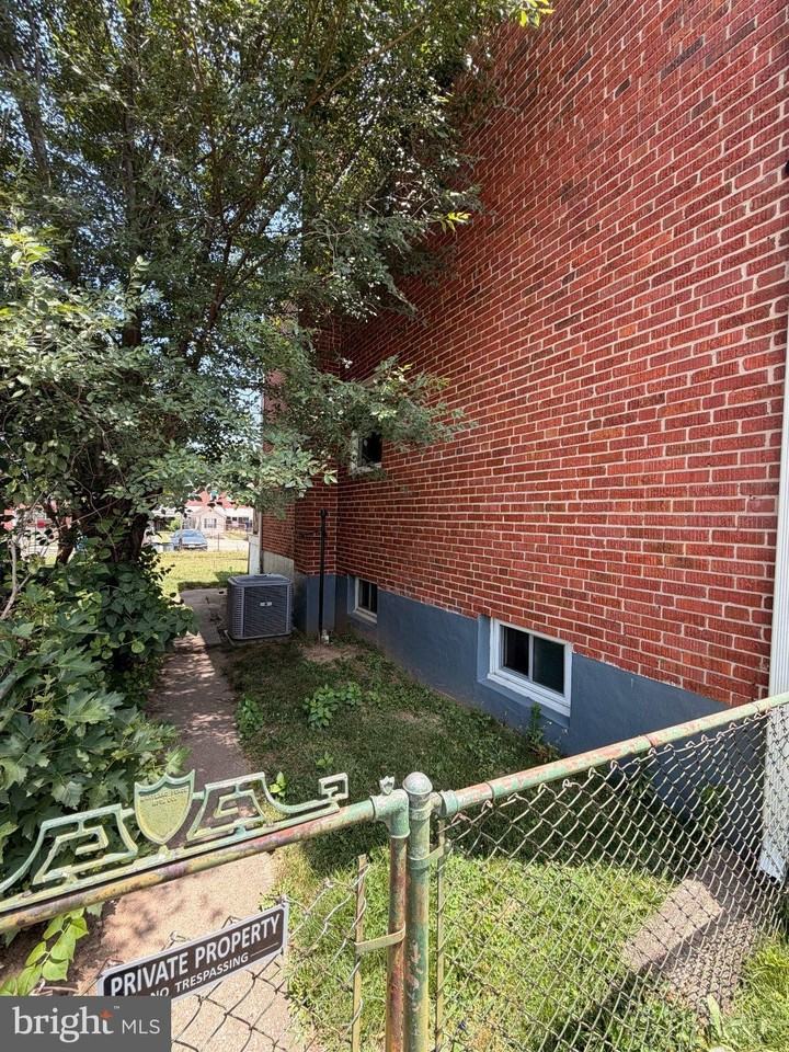 2717 Creston Rd - Photo 2 of 22