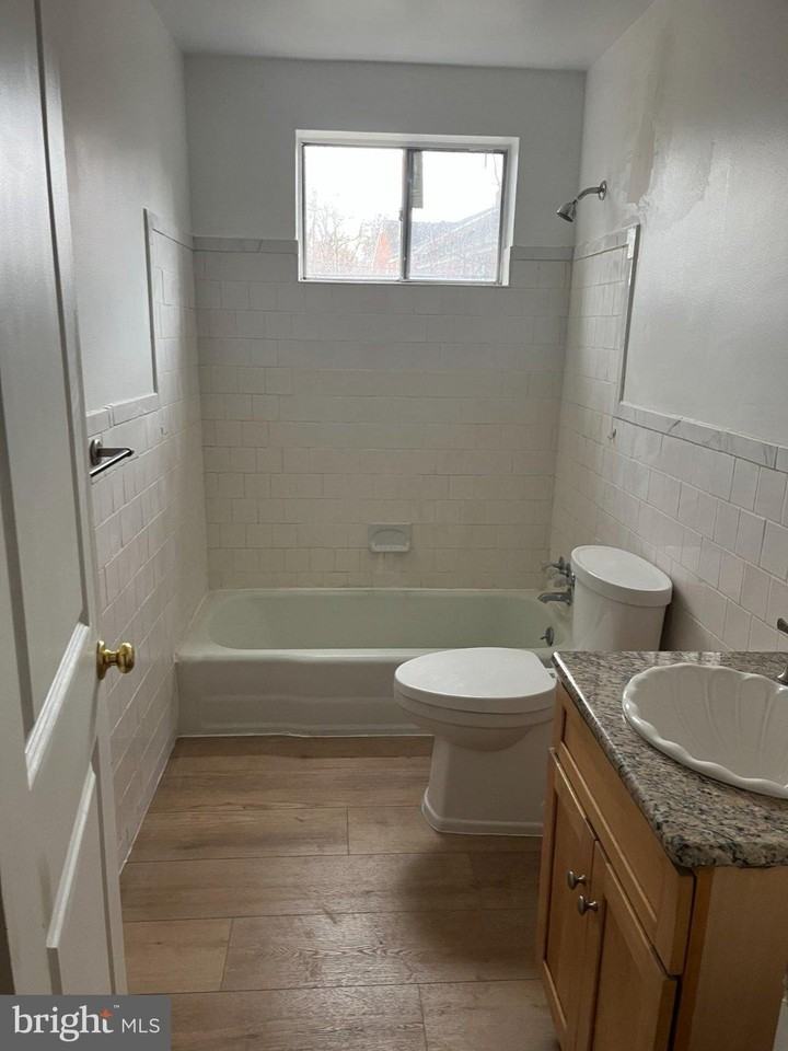 1005 Cedarcroft Rd - Photo 3 of 7