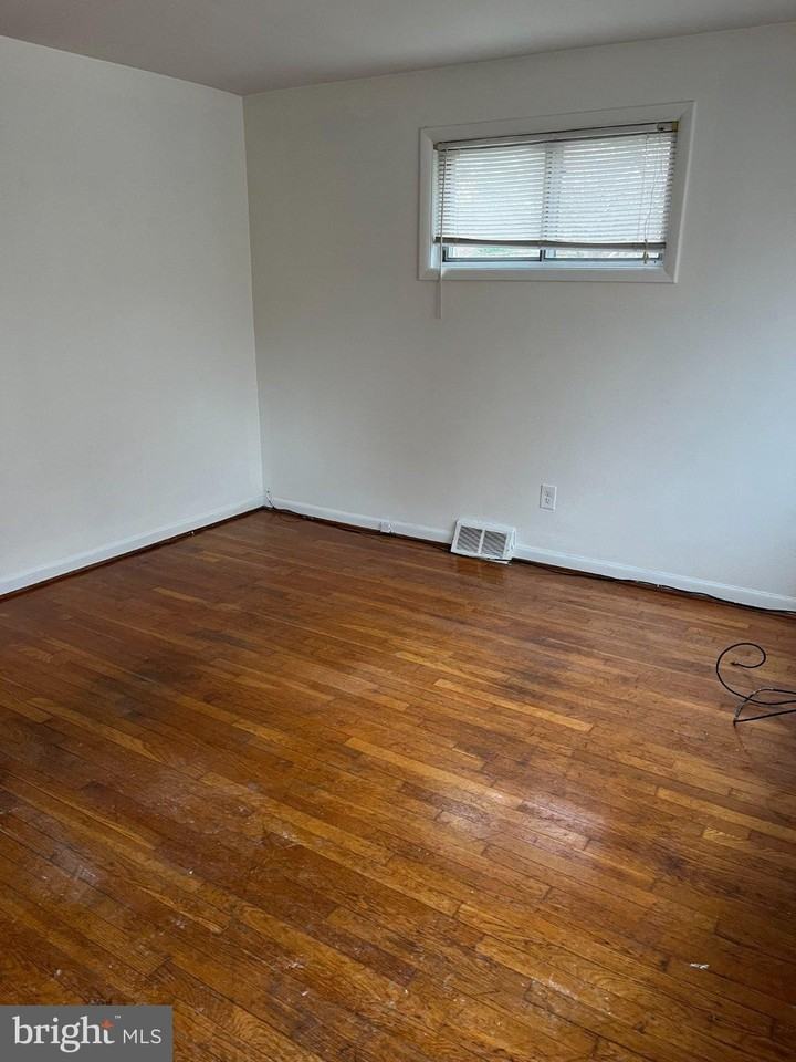 1005 Cedarcroft Rd - Photo 7 of 7