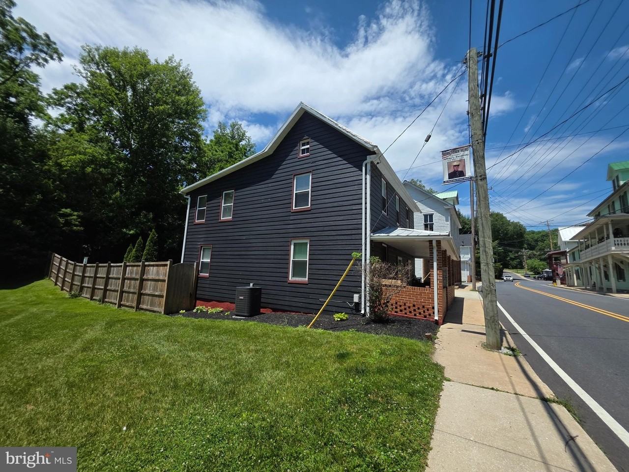 7516 Main St - Photo 3 of 49