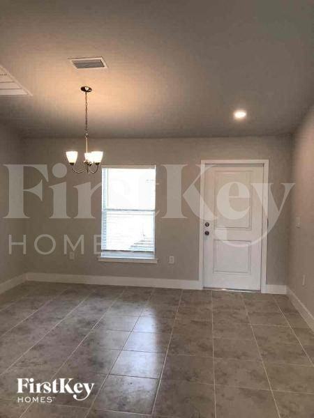 6114 Holt Ct - Photo 3 of 11