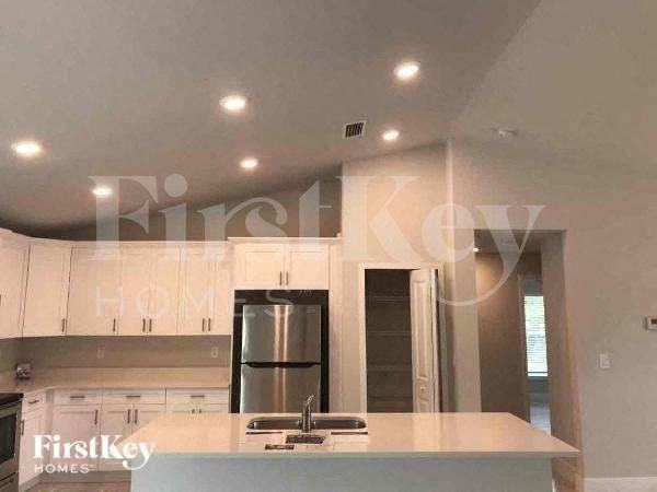 6114 Holt Ct - Photo 5 of 11