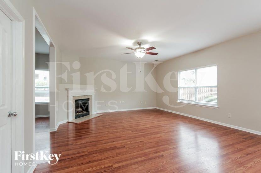 706 Perth Dr - Photo 4 of 15