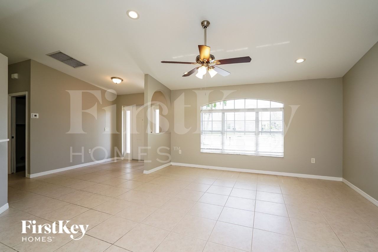 2912 Sw 2nd Ave - Photo 3 of 17