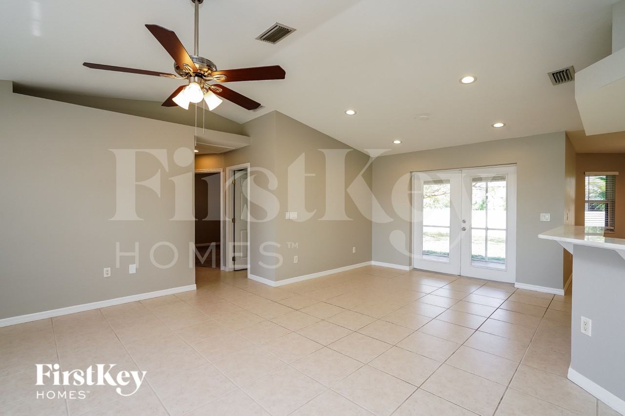 2912 Sw 2nd Ave - Photo 4 of 17