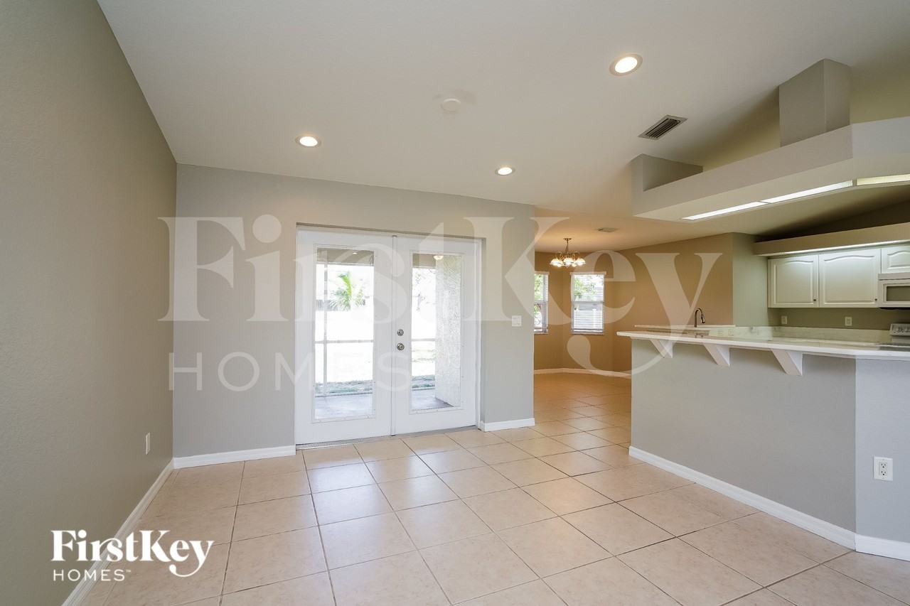 2912 Sw 2nd Ave - Photo 5 of 17