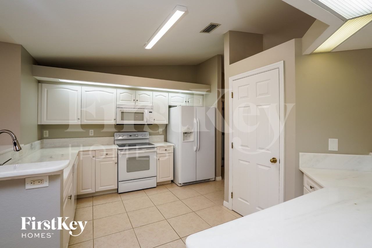 2912 Sw 2nd Ave - Photo 7 of 17