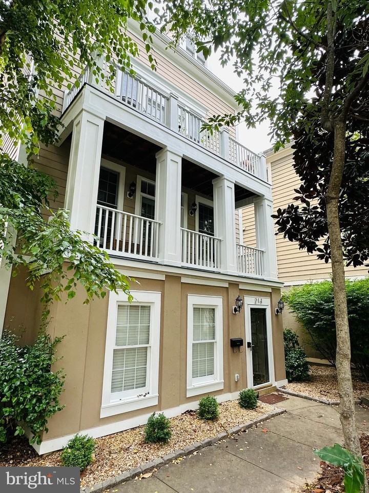 214 Hart Mews - Photo 3 of 27