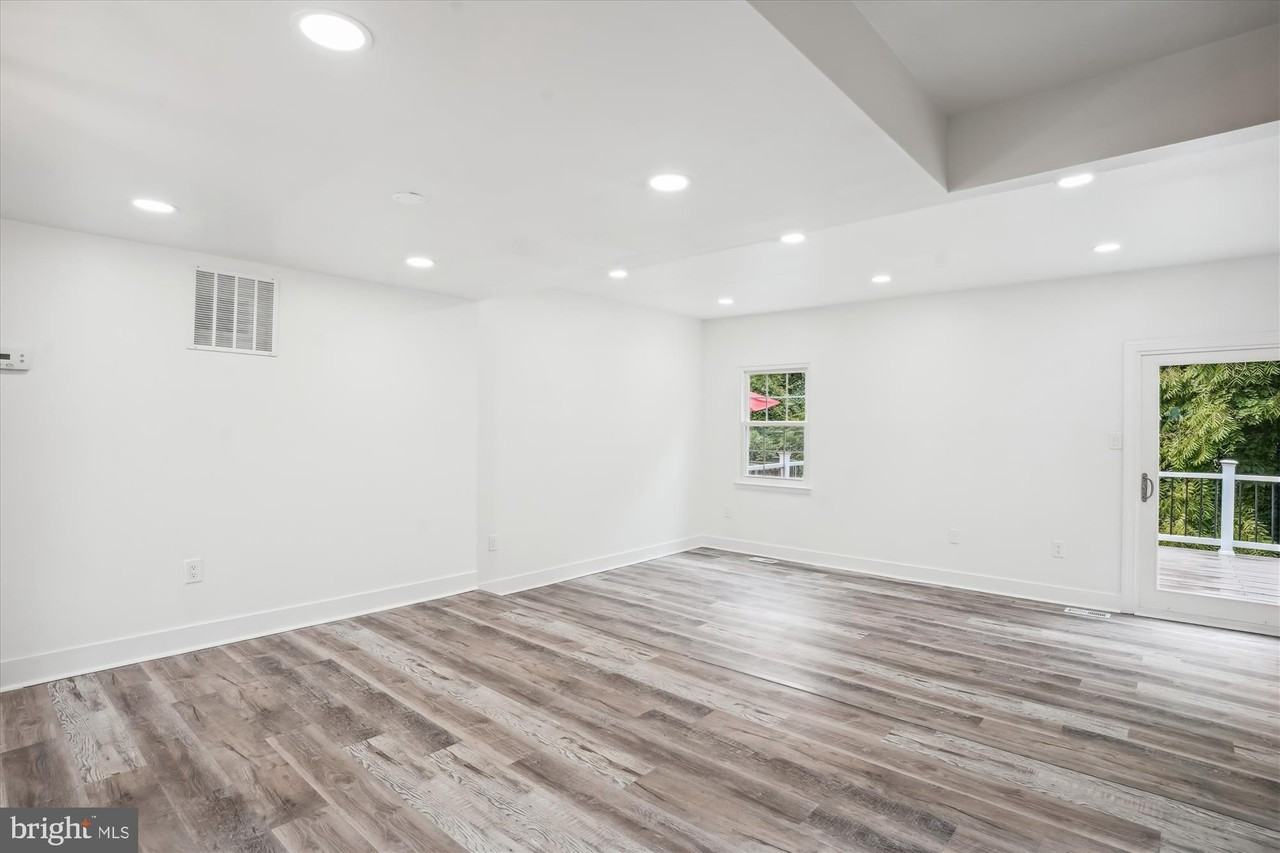 8648 Watershed Ct - Photo 7 of 50