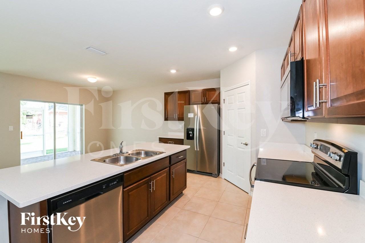2705 Sw 4th Ln - Photo 6 of 15