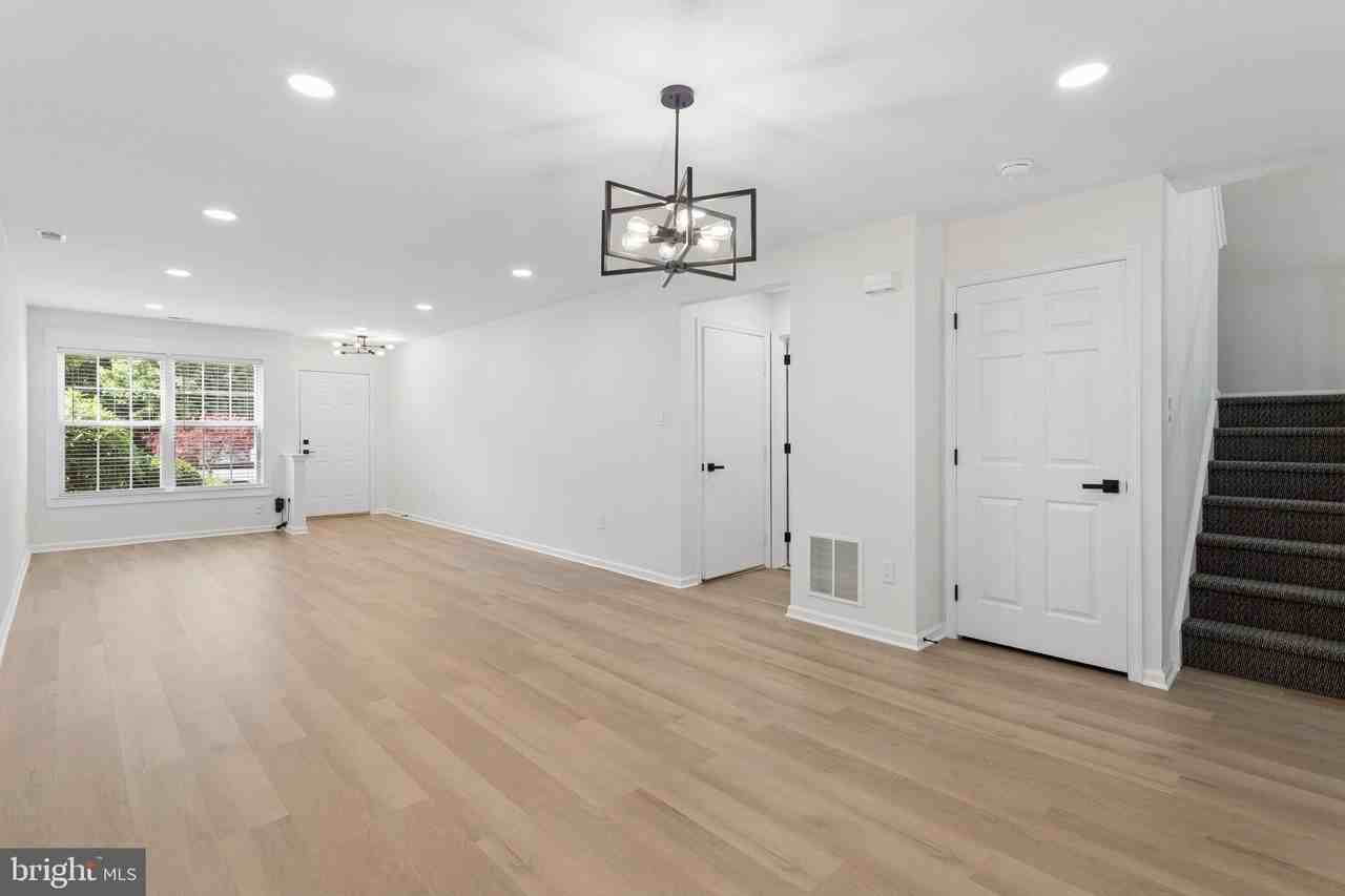 771 Barton Run - Photo 2 of 37