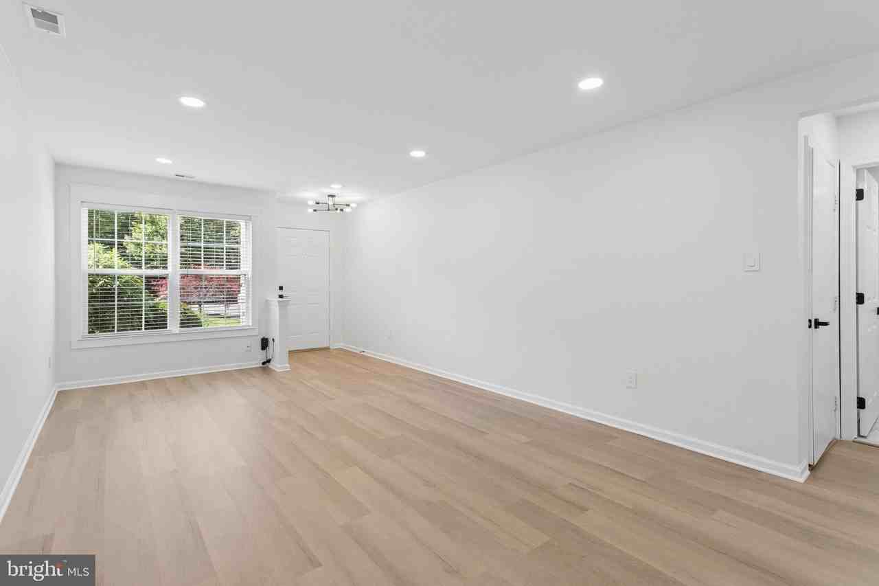 771 Barton Run - Photo 3 of 37