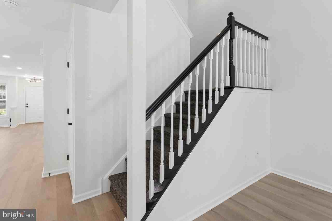 771 Barton Run - Photo 6 of 37