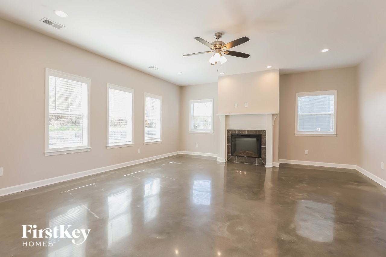 732 Ellie Dr - Photo 3 of 15