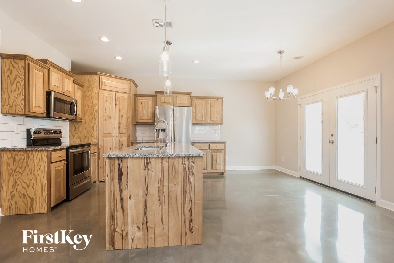 732 Ellie Dr - Photo 4 of 15