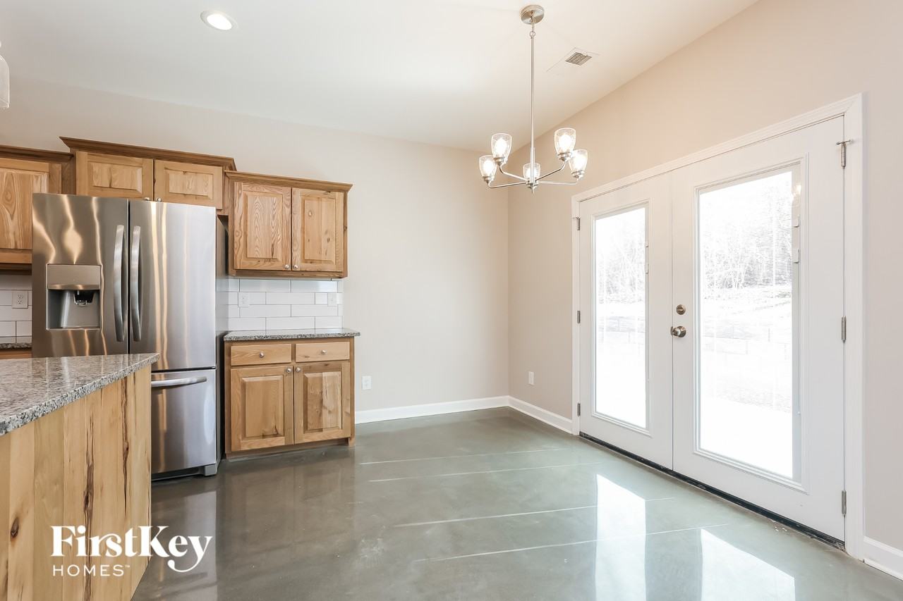 732 Ellie Dr - Photo 5 of 15