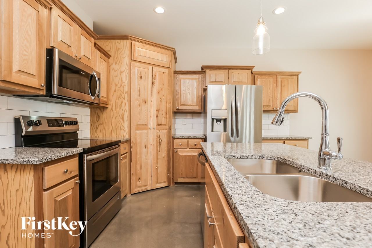 732 Ellie Dr - Photo 6 of 15