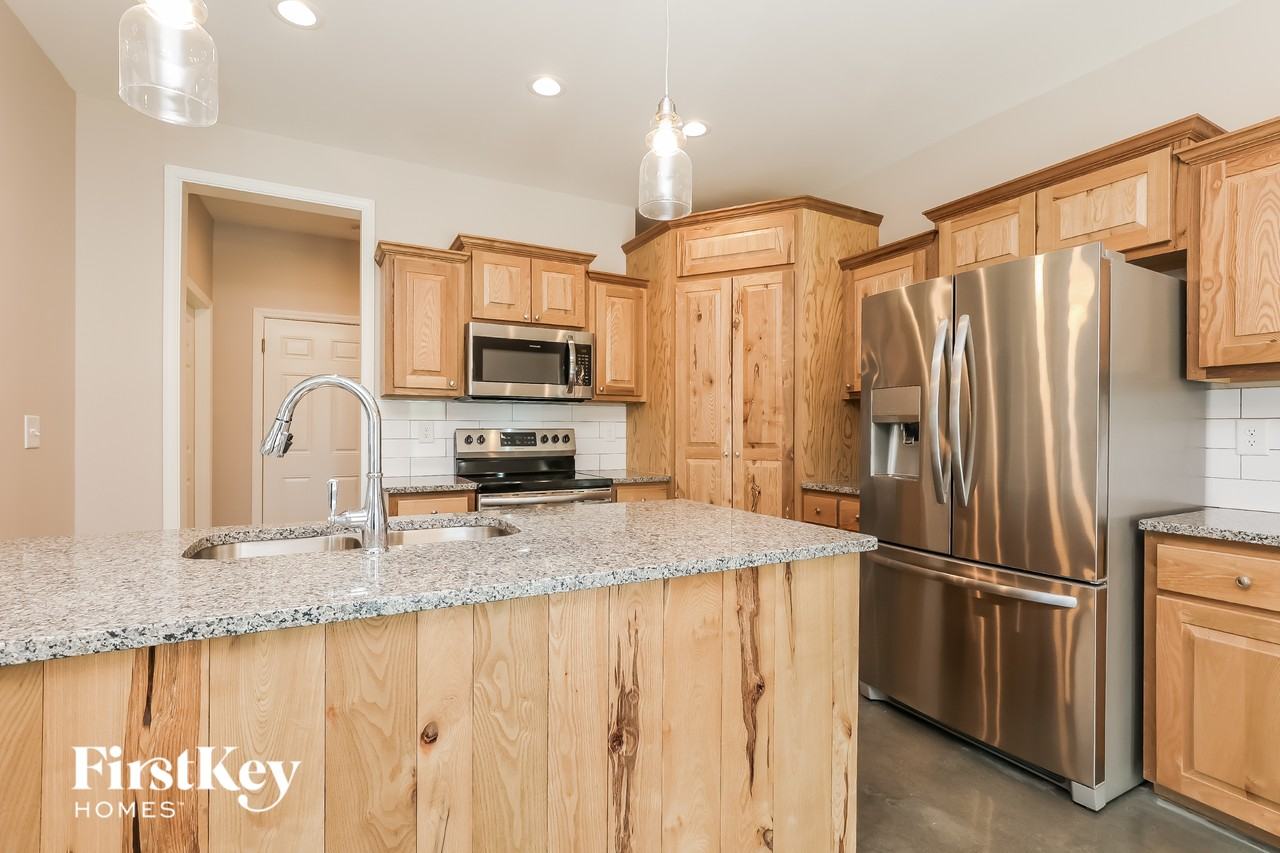 732 Ellie Dr - Photo 7 of 15