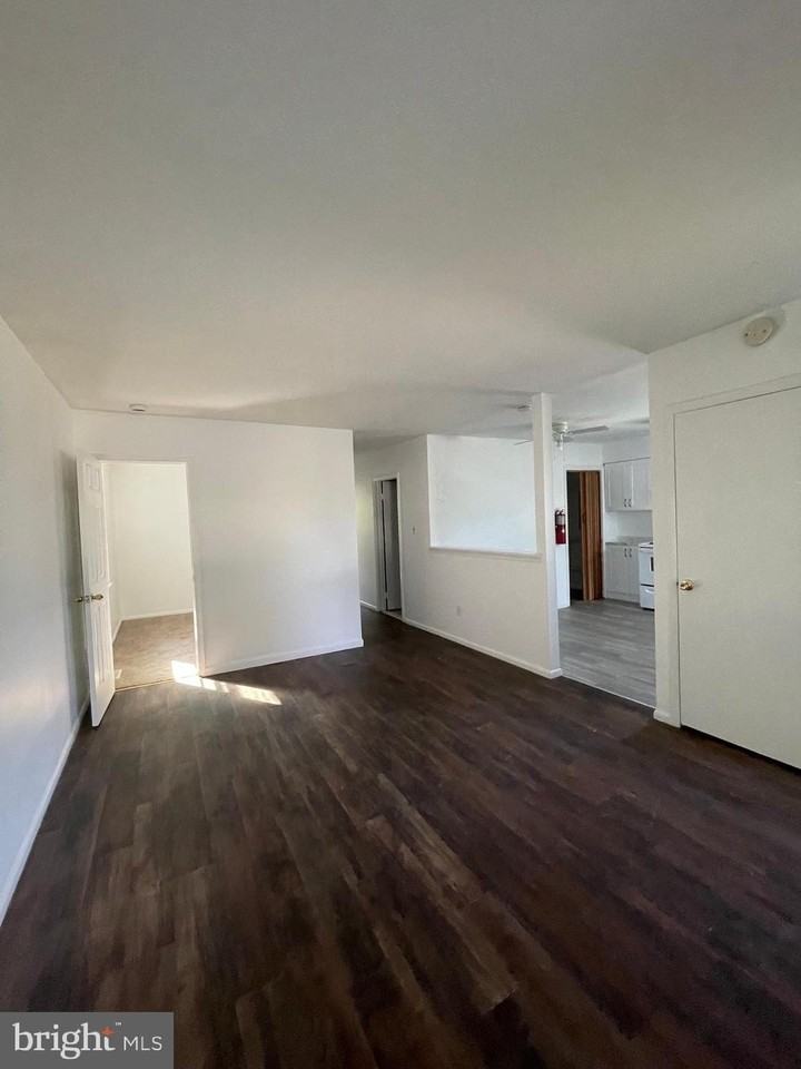711 E Maple Ave #2 - Photo 3 of 17
